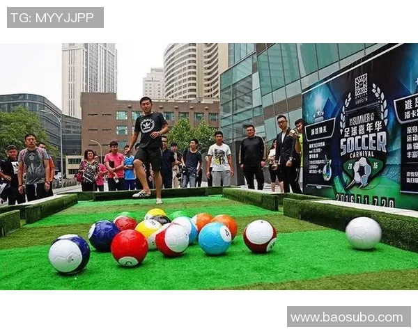 外国人模仿足球明星的趣味挑战与精彩瞬间大揭秘