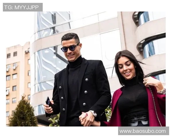 足球明星C罗妻子优雅写真展现魅力与风采引领时尚潮流